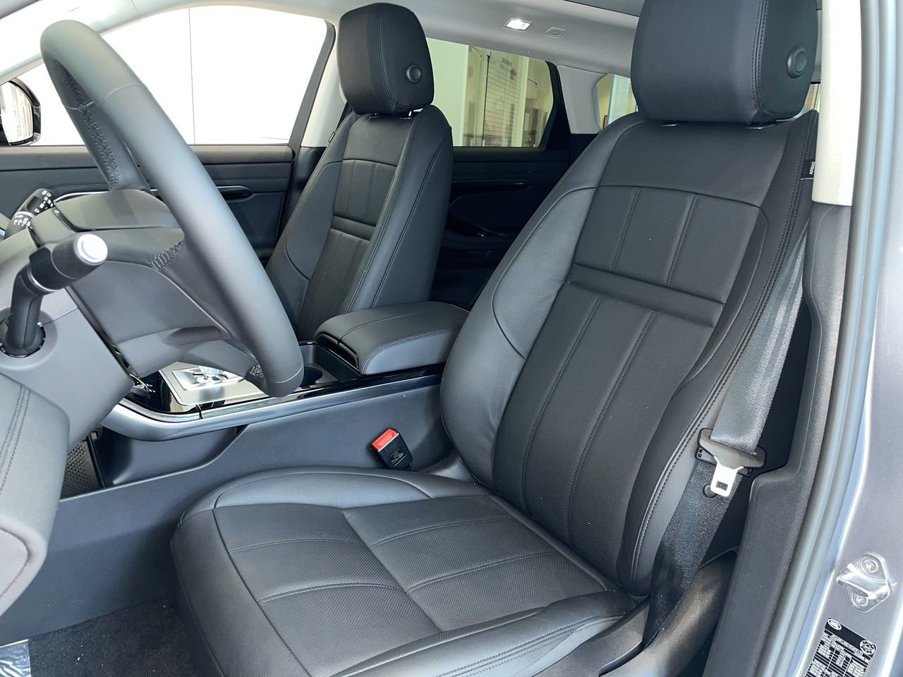 Used 2023 Eiger Grey Met Land Rover P250 SE image 19