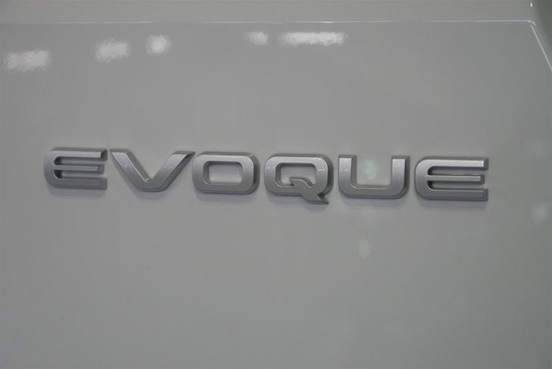 Used 2023 Fuji White (Solid) Land Rover P250 S image 9