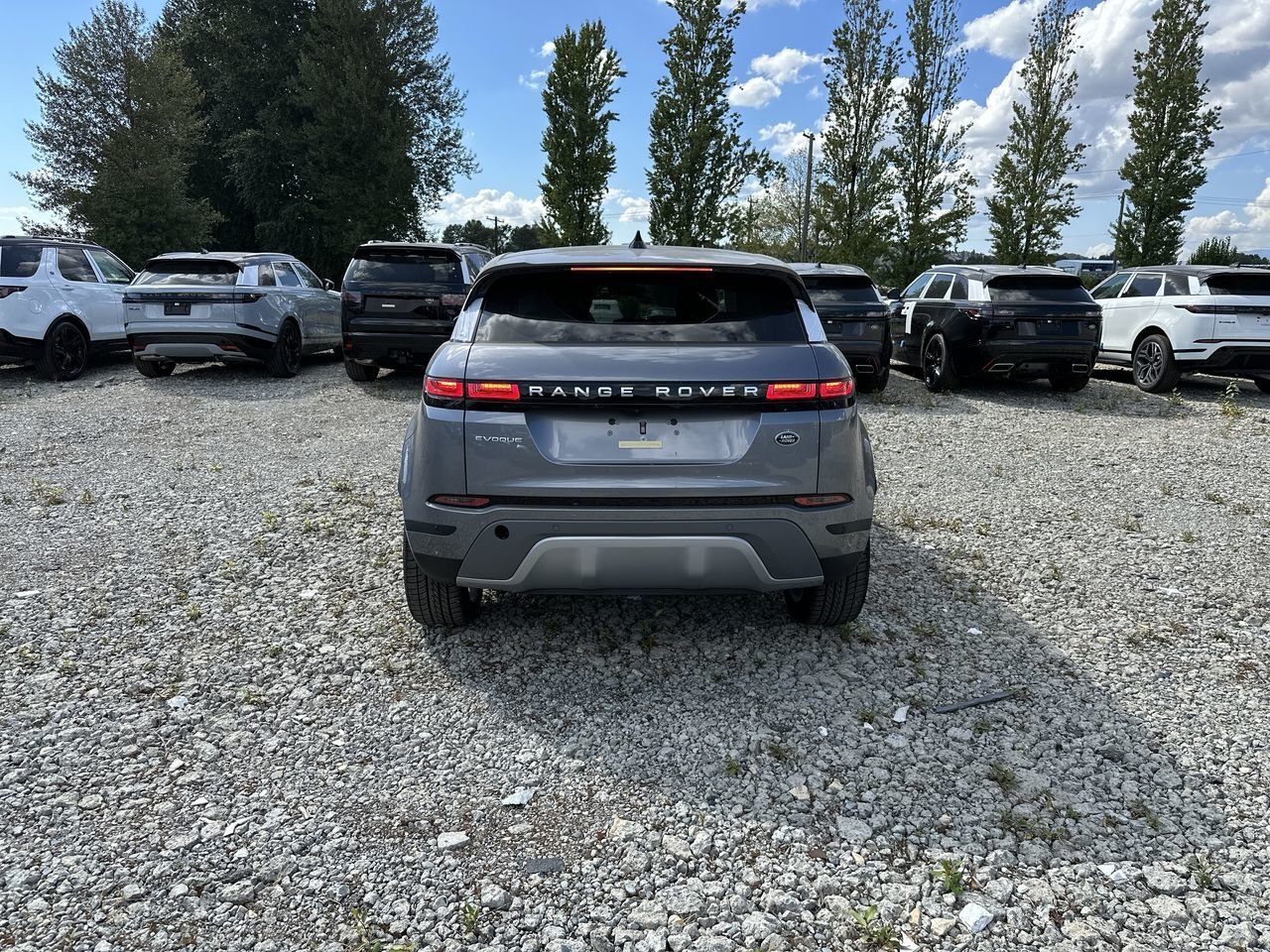 Used 2023 Eiger Grey Met Land Rover P250 SE image 7