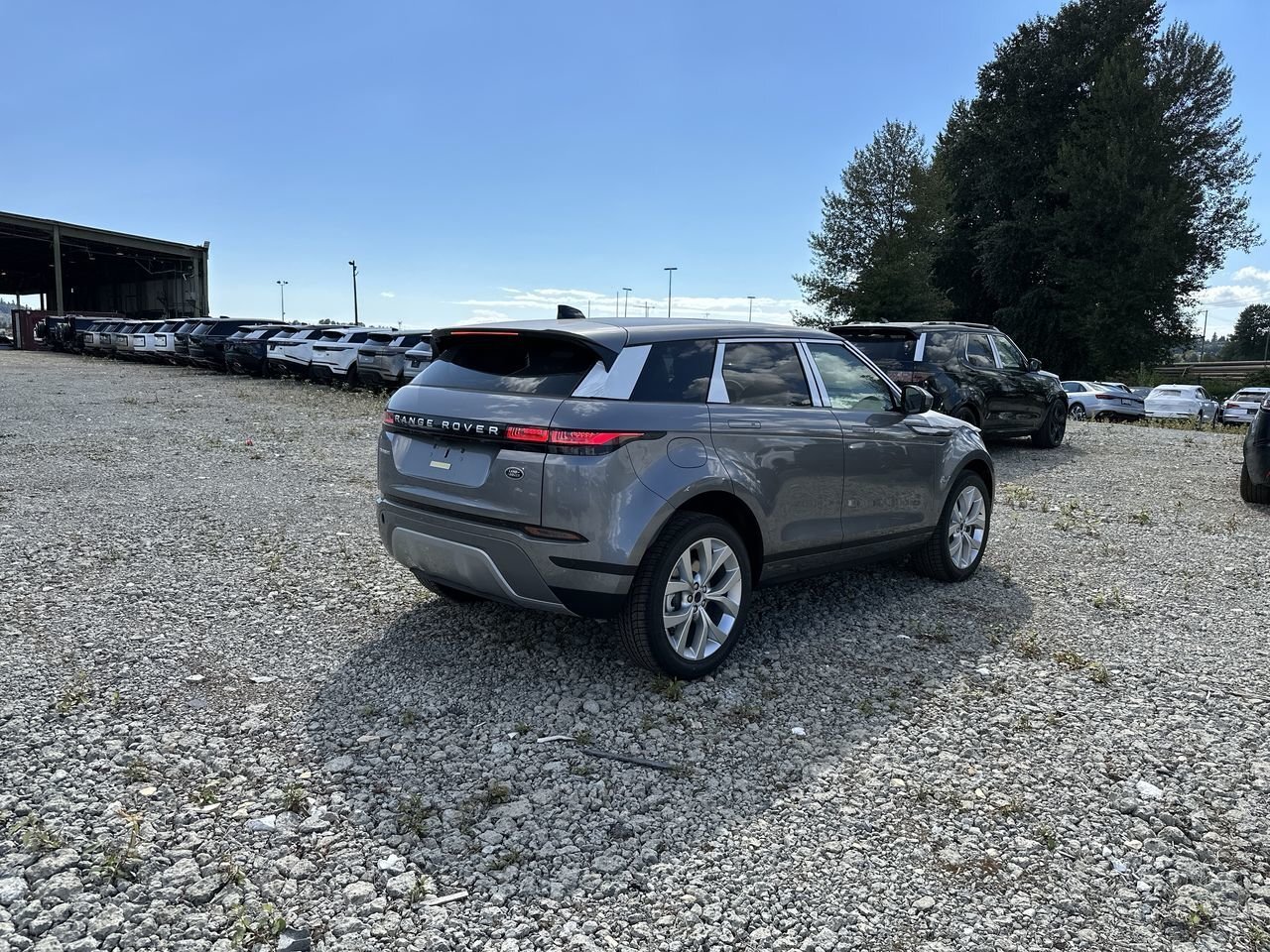 Used 2023 Eiger Grey Met Land Rover P250 SE image 8