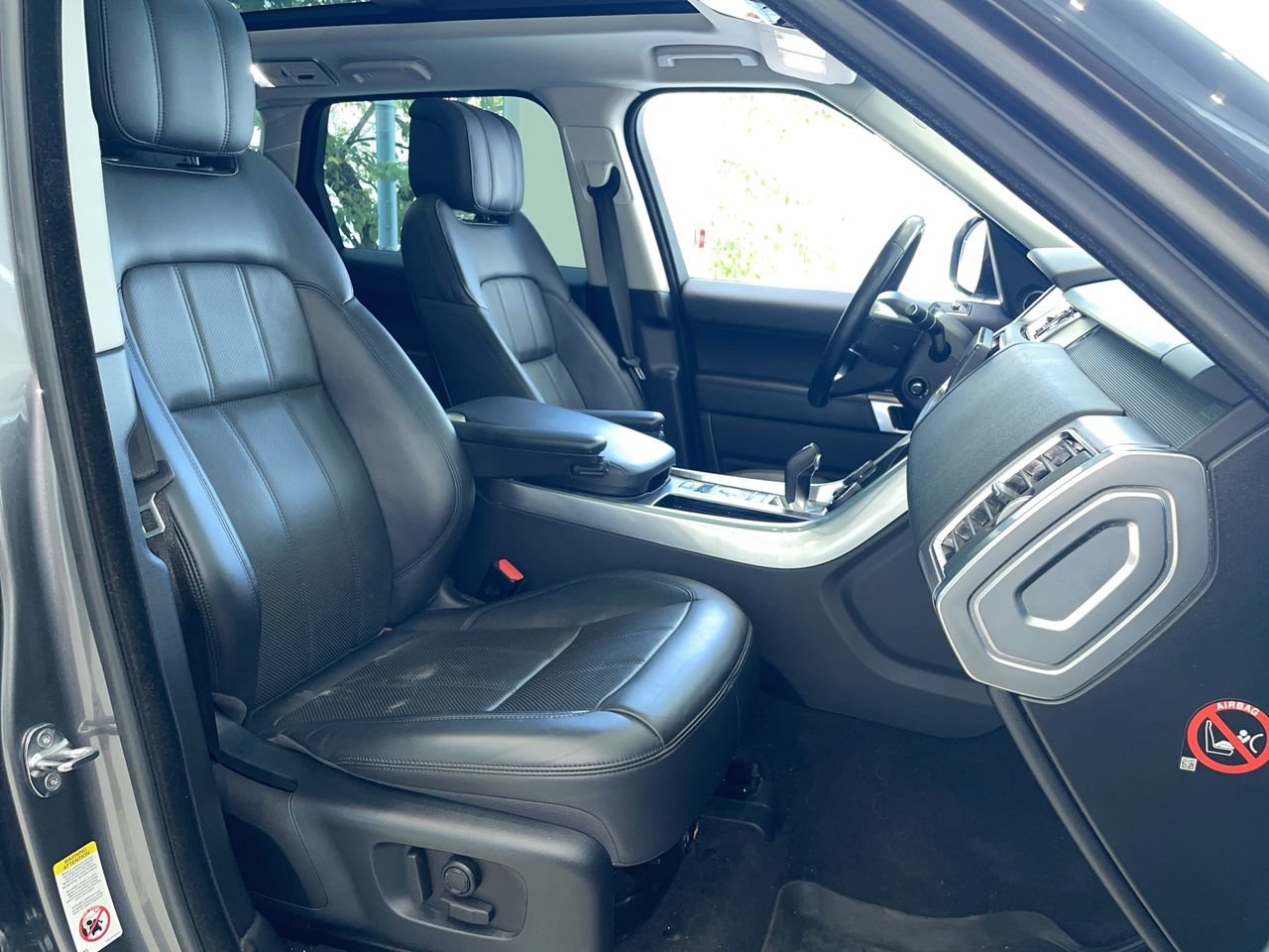 Used 2019 Grey Land Rover V6 Td6 HSE image 32
