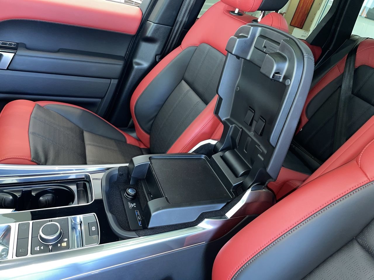 Used 2020 Indus Silver Land Rover V8 Supercharged Autobiography Dynamic image 31