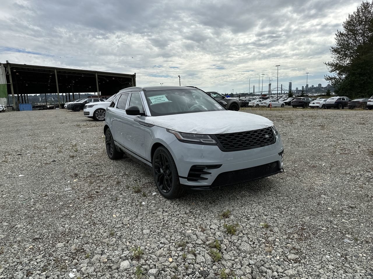 New 2023 Arroios Grey Metallic Land Rover HST image 2