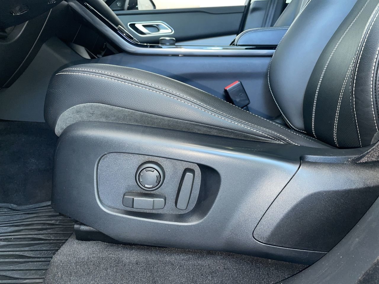 Used 2020 Eiger Grey Land Rover P250 S image 20