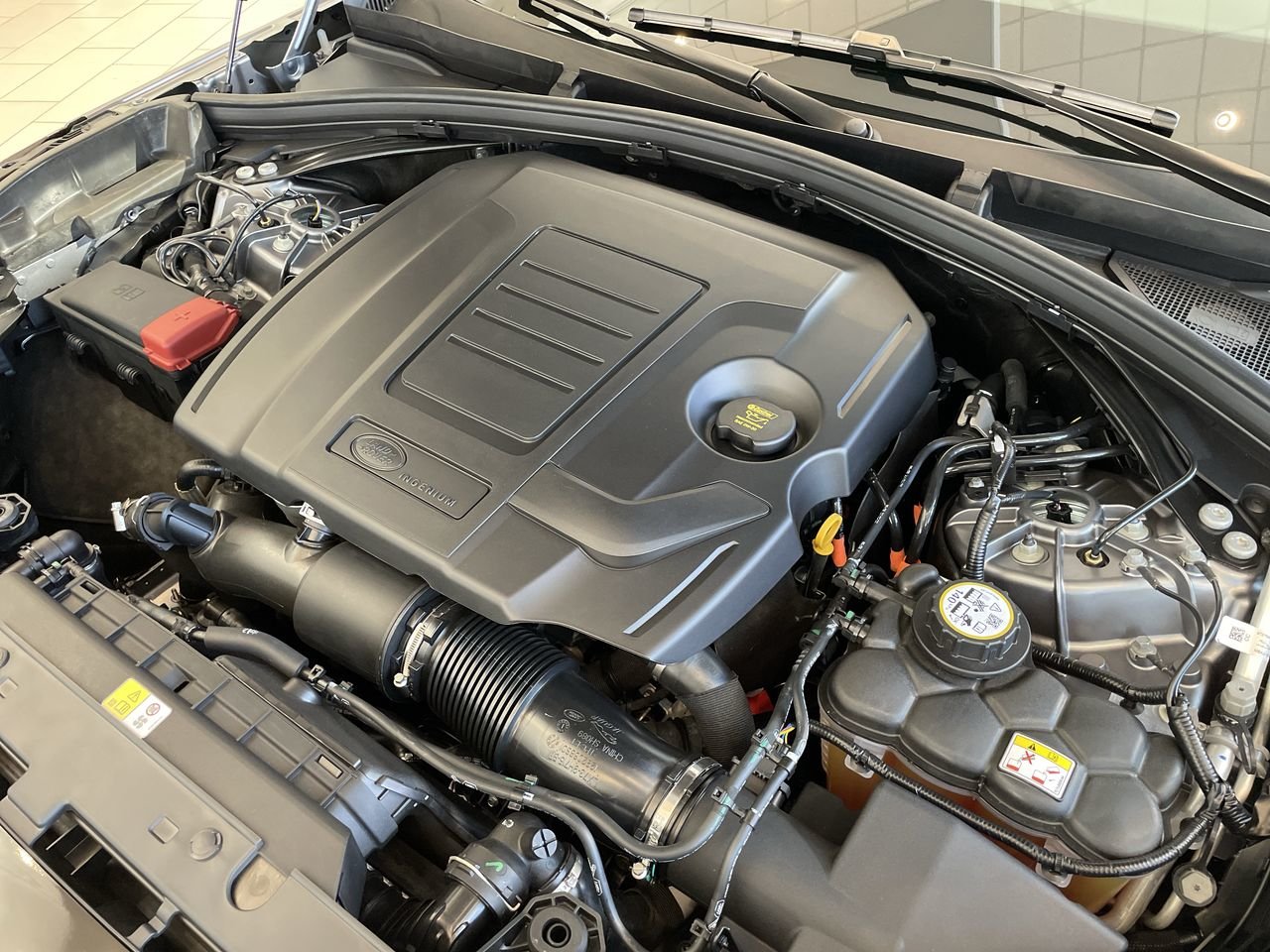 Used 2023 Eiger Grey Met Land Rover P250 S image 34