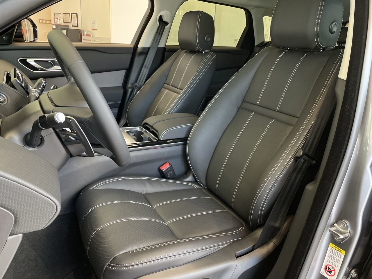 Used 2023 Eiger Grey Met Land Rover P250 S image 19
