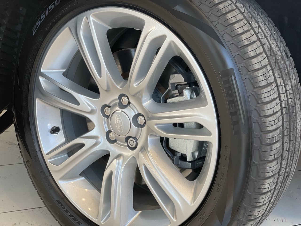 Used 2023 Eiger Grey Met Land Rover P250 S image 18