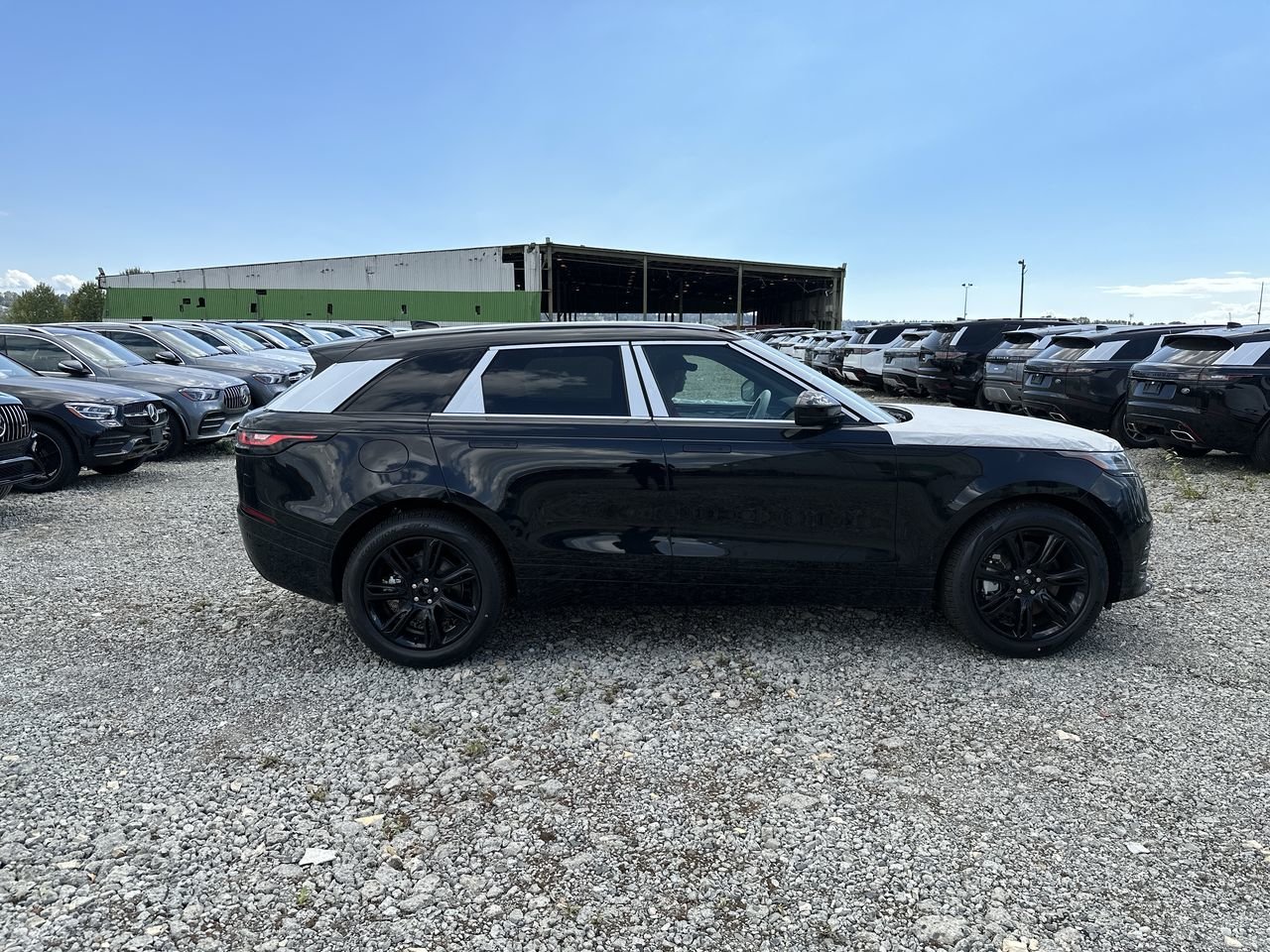 New 2023 Santorini Black Met Land Rover P340 R-Dynamic S image 9