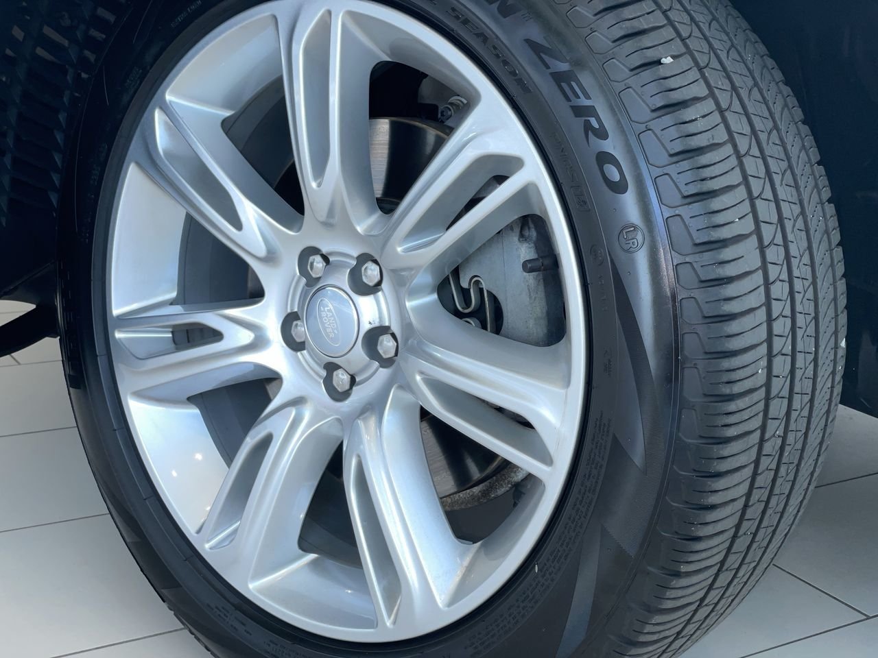 Used 2023 Fuji White (Solid) Land Rover P250 S image 18
