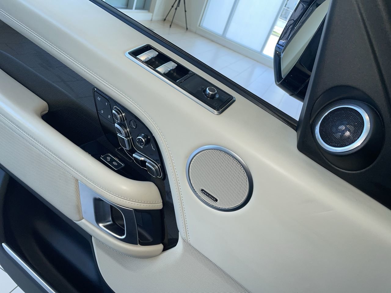 Used 2019 WRAPPED BLACK Land Rover V8 SVA LWB image 21