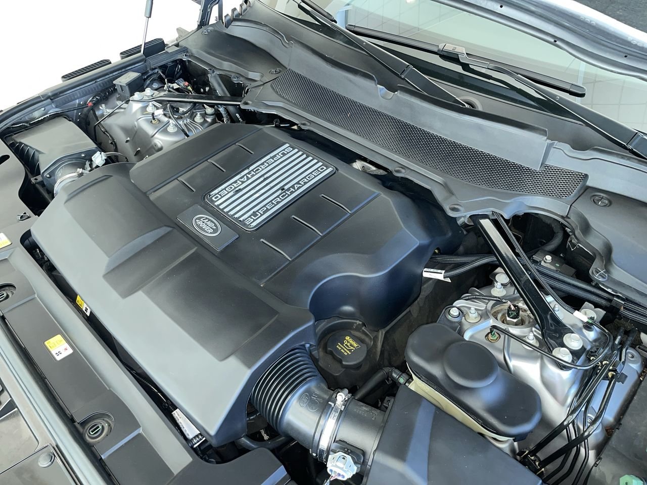 Used 2020 Eiger Grey Land Rover 5.0L V8 Supercharged P525 HSE SWB (2) image 34