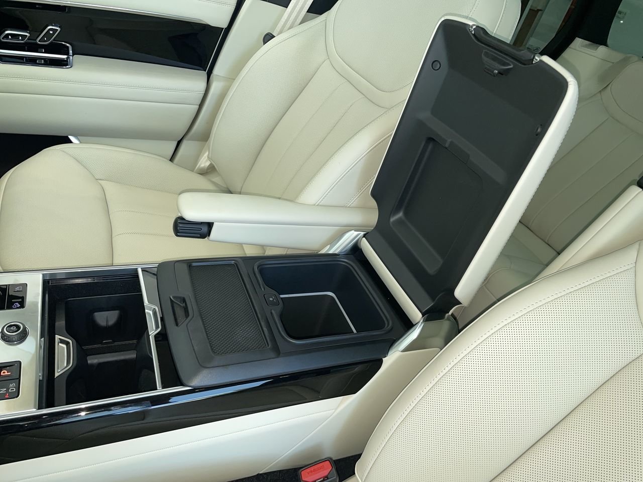 New 2023 Batumi Gold Premium Metallic Land Rover SE SWB image 29