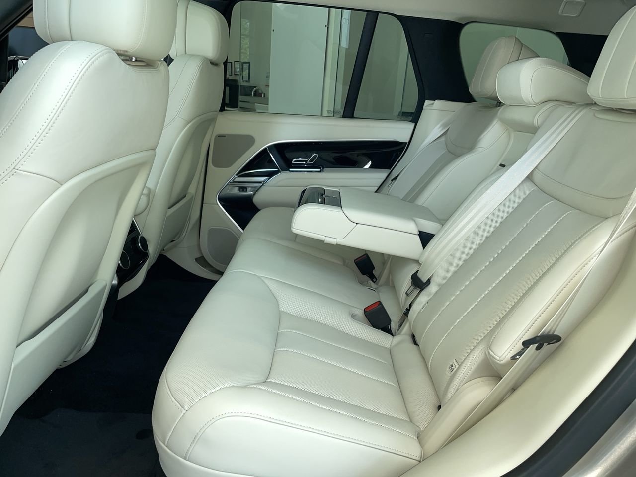 New 2023 Batumi Gold Premium Metallic Land Rover SE SWB image 31
