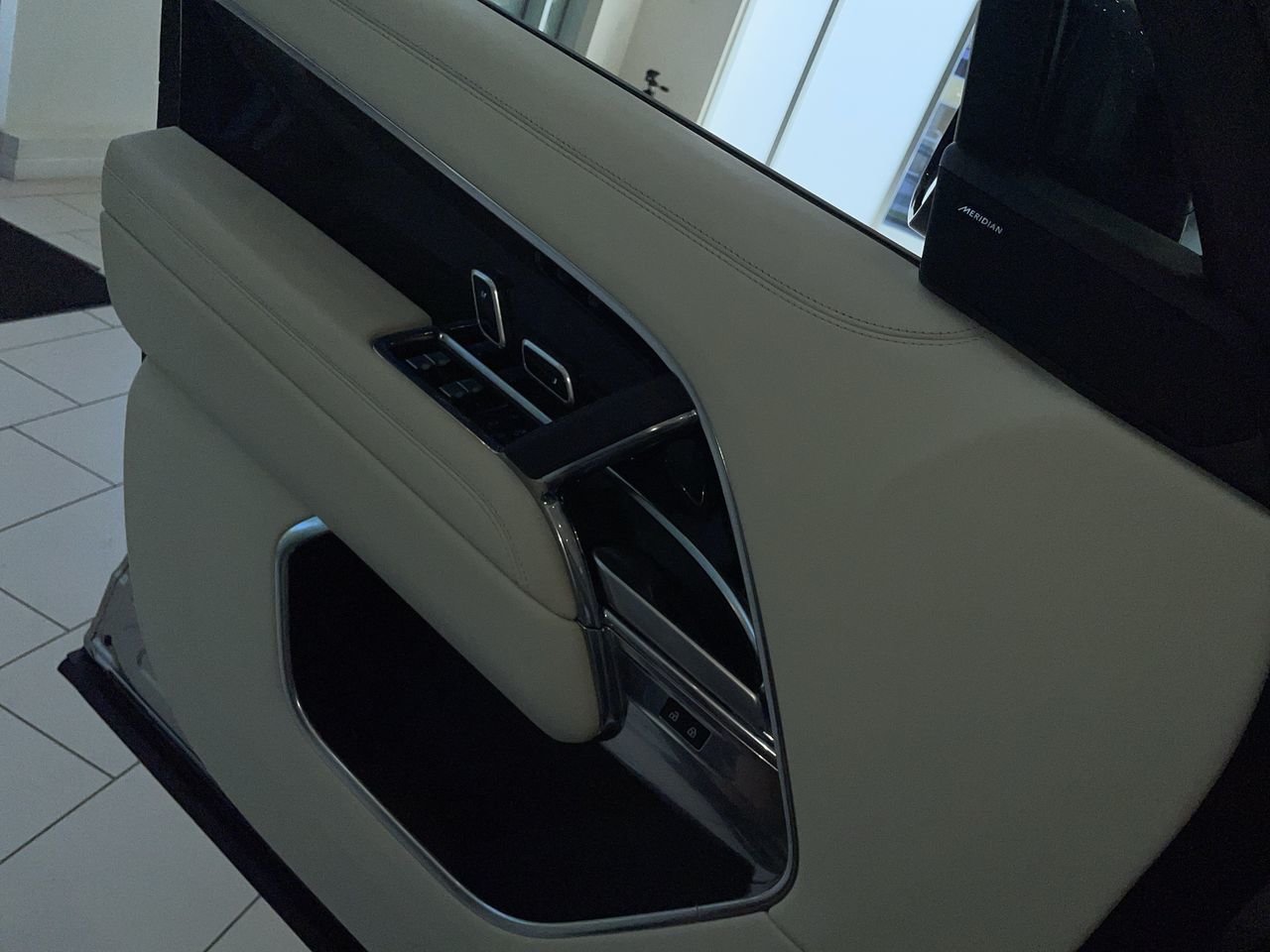 New 2023 Batumi Gold Premium Metallic Land Rover SE SWB image 21