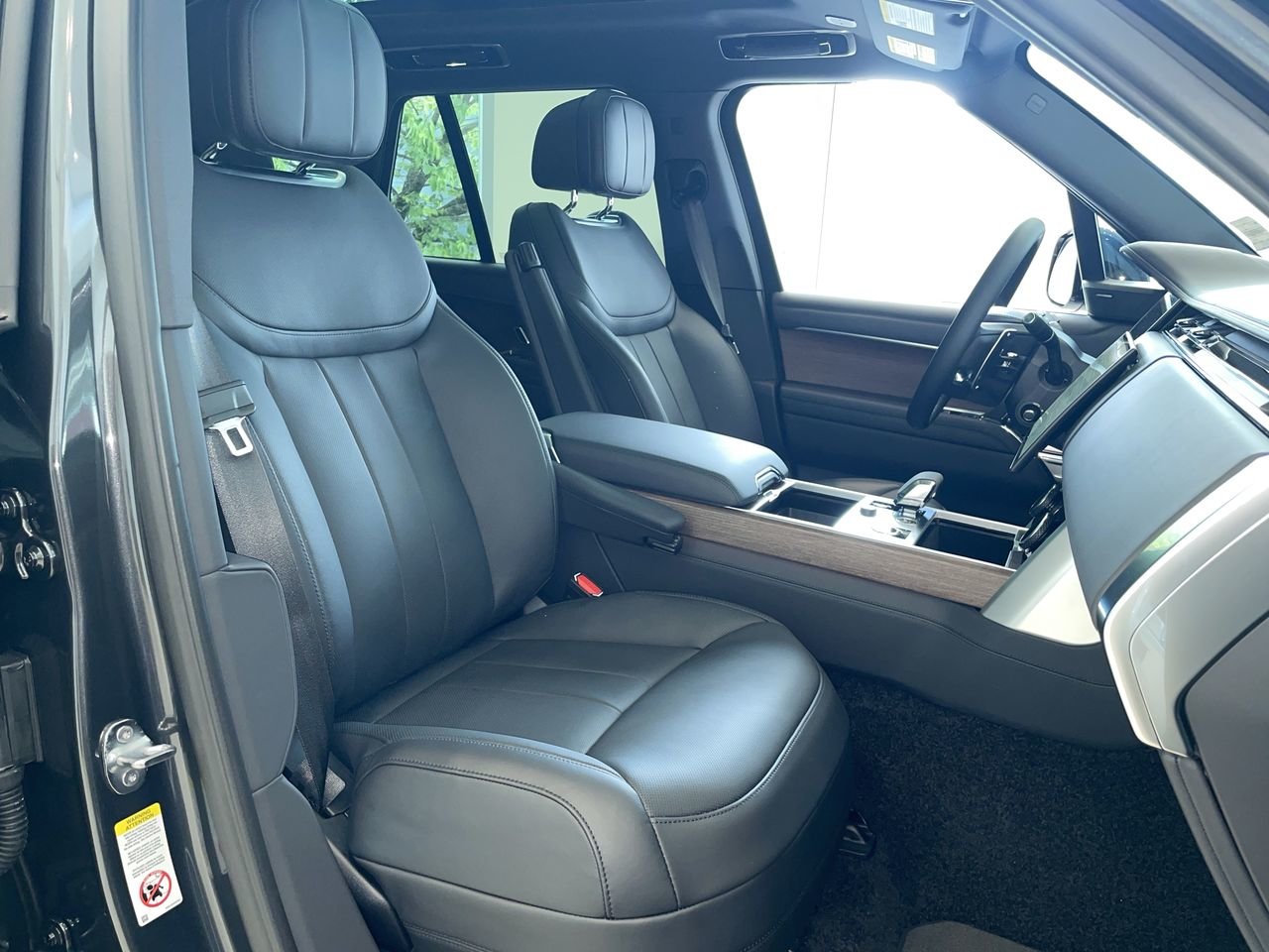 New 2023 Carpathian Grey Premium Metallic Land Rover SE SWB image 33