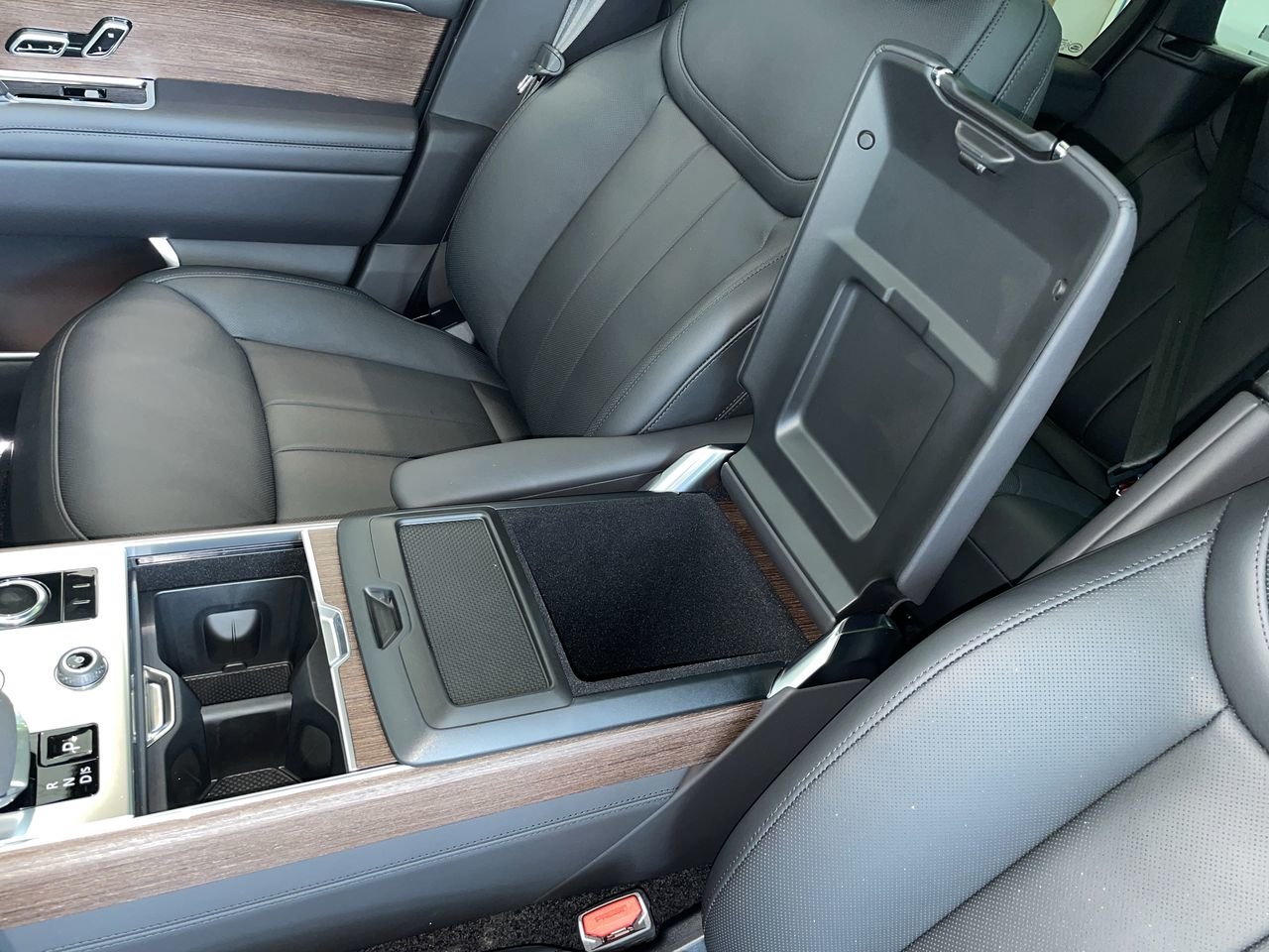 New 2023 Carpathian Grey Premium Metallic Land Rover SE SWB image 29