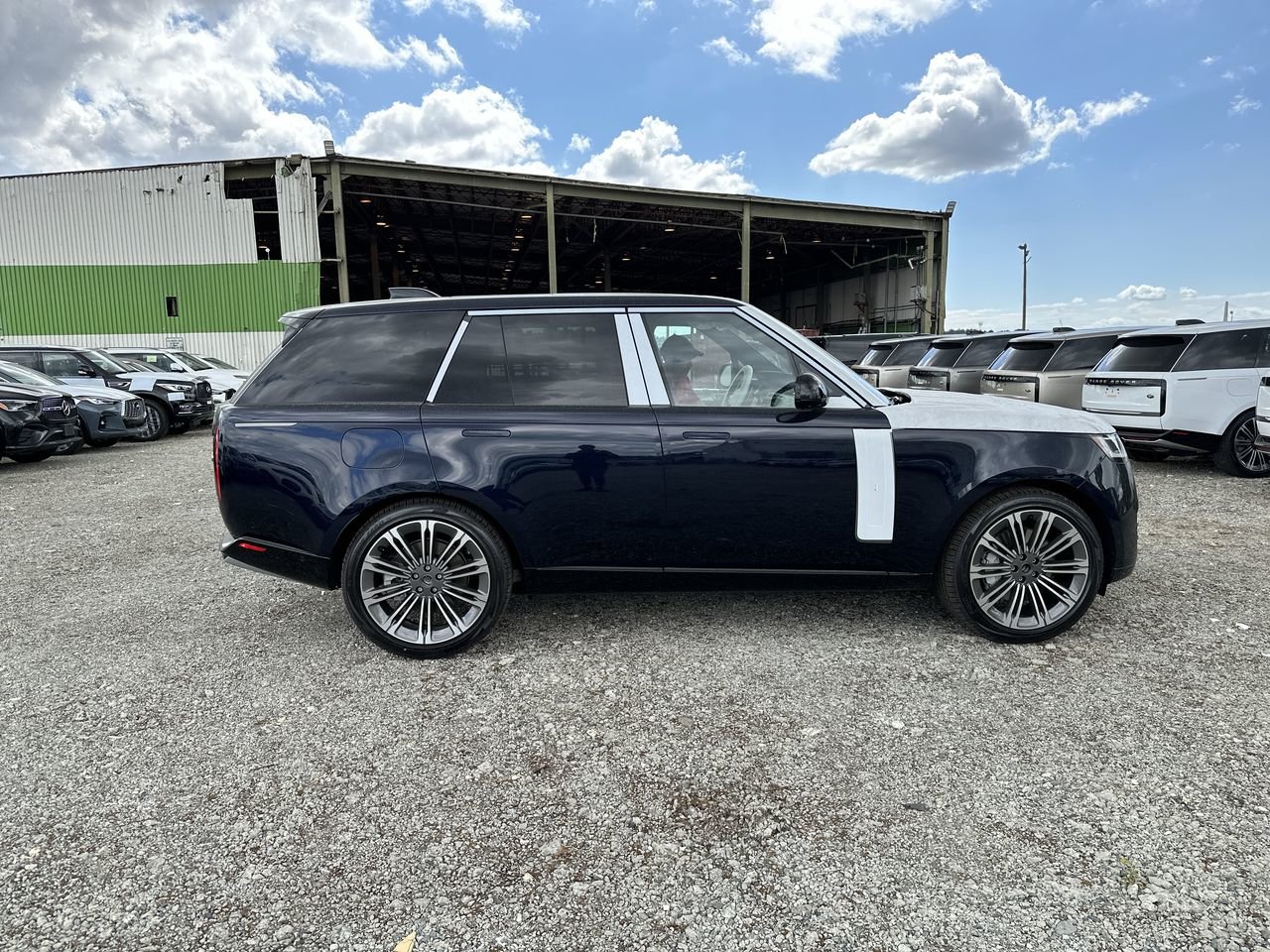 New 2023 Portofino Blue Metallic Land Rover SE SWB image 9
