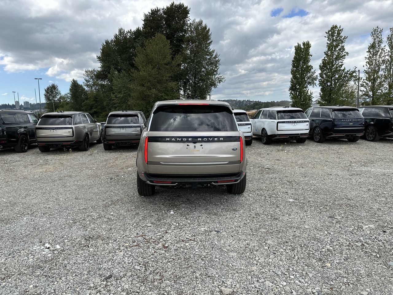 New 2023 Batumi Gold Premium Metallic Land Rover SE SWB image 7