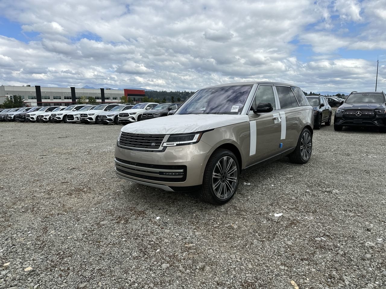 New 2023 Batumi Gold Premium Metallic Land Rover SE SWB image 4