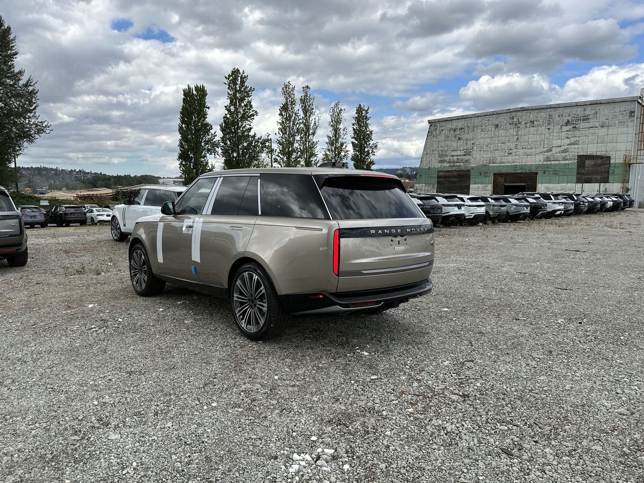 New 2023 Batumi Gold Premium Metallic Land Rover SE SWB image 6