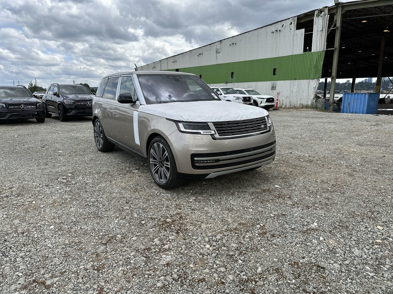 New 2023 Batumi Gold Premium Metallic Land Rover SE SWB image 2