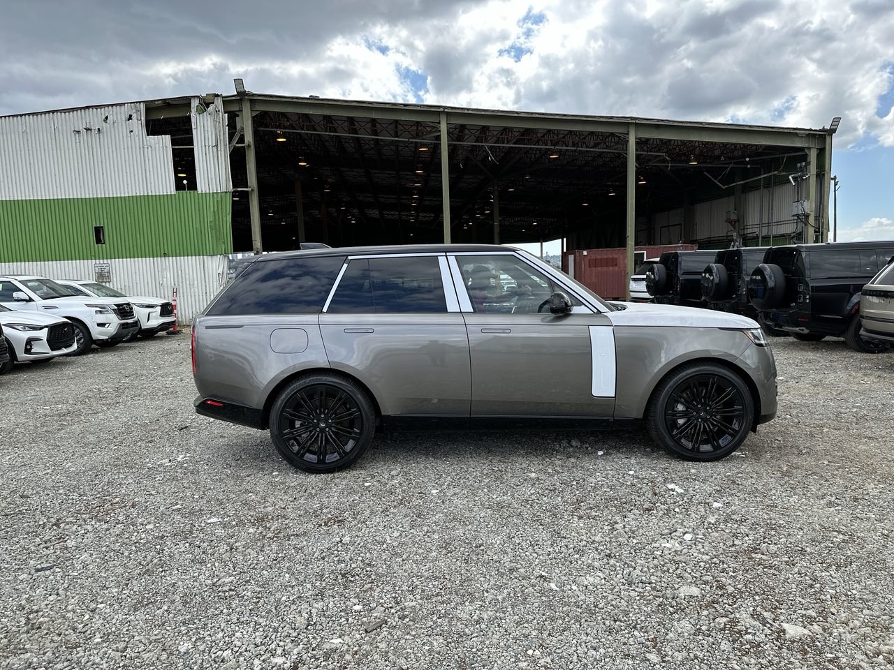 New 2023 Silicon Silver Premium Metallic Land Rover SE SWB image 9