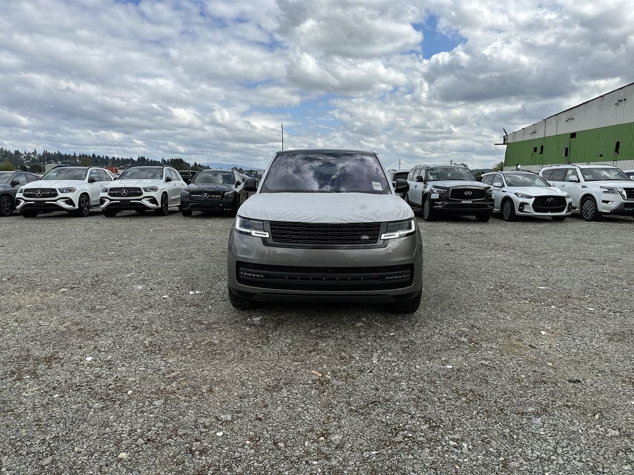 New 2023 Silicon Silver Premium Metallic Land Rover SE SWB image 3