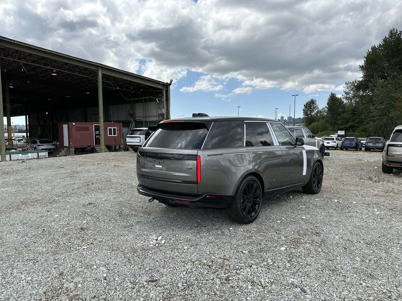 New 2023 Silicon Silver Premium Metallic Land Rover SE SWB image 8
