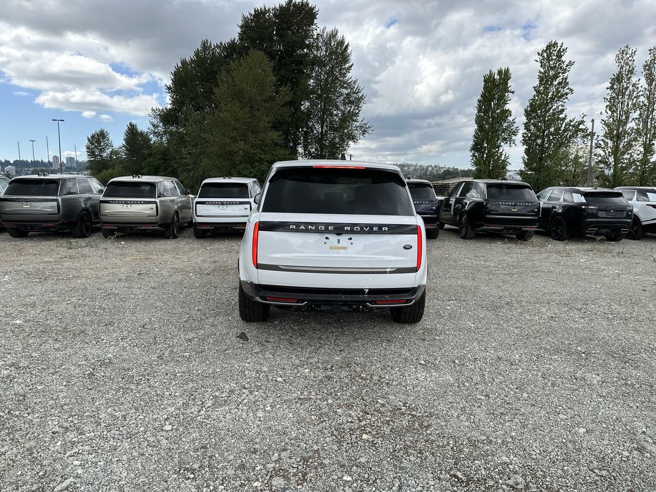 New 2023 Ostuni Pearl White Metallic Land Rover SE SWB image 7