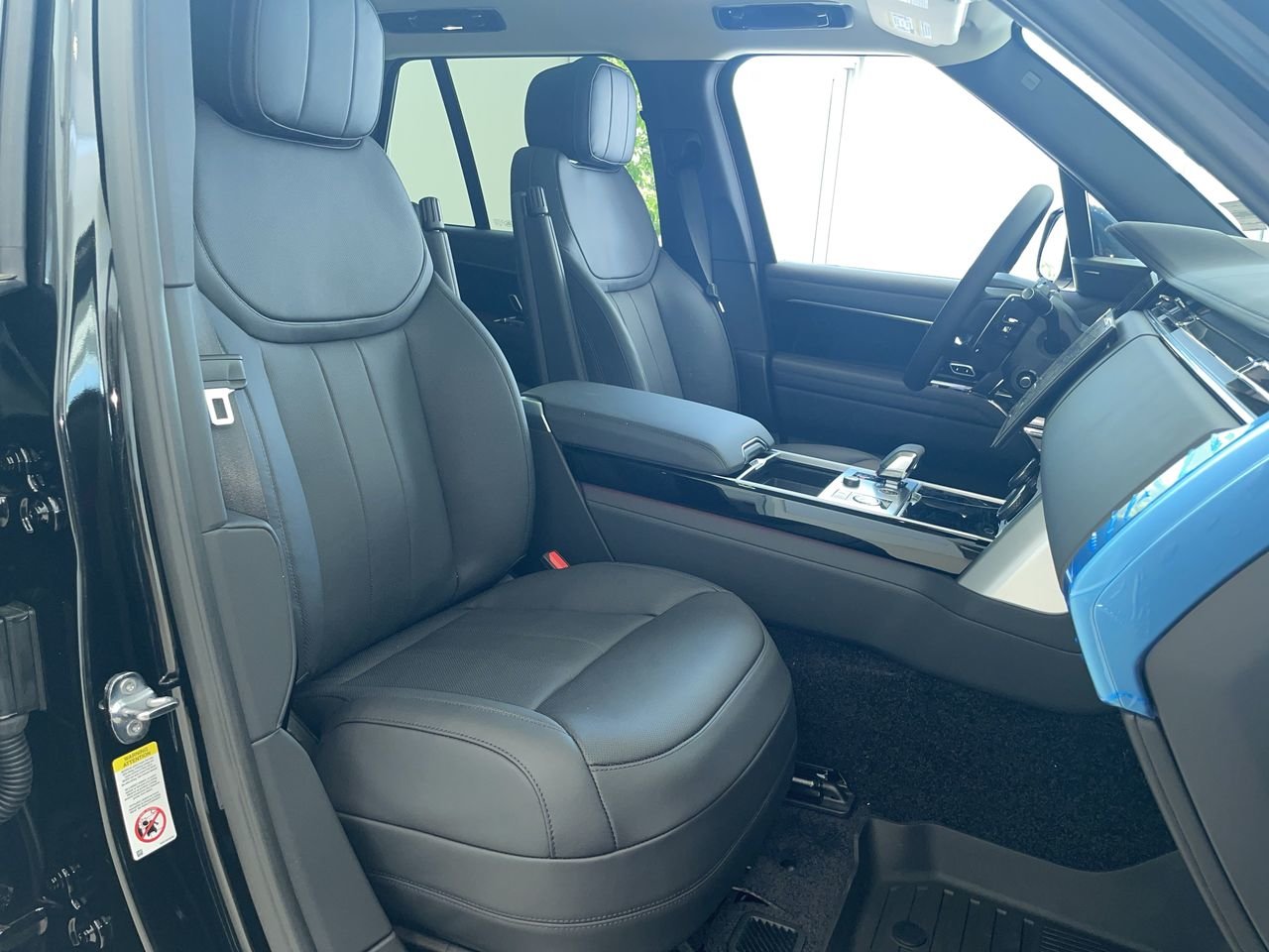 New 2023 Santorini Black Metallic Land Rover SE SWB image 33