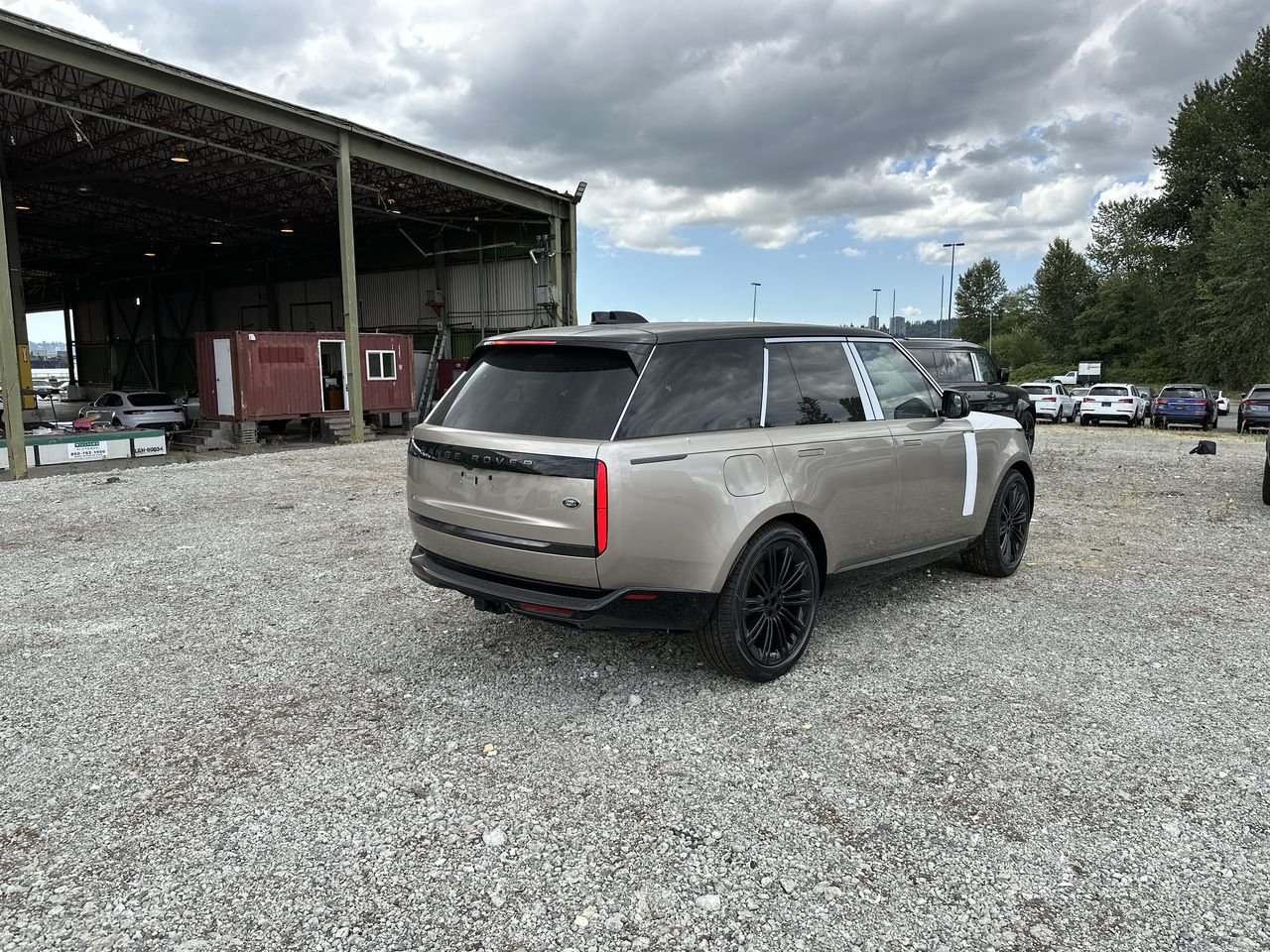 New 2023 Batumi Gold Premium Metallic Land Rover SE SWB image 8