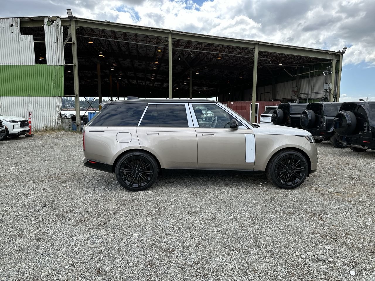 New 2023 Batumi Gold Premium Metallic Land Rover SE SWB image 9