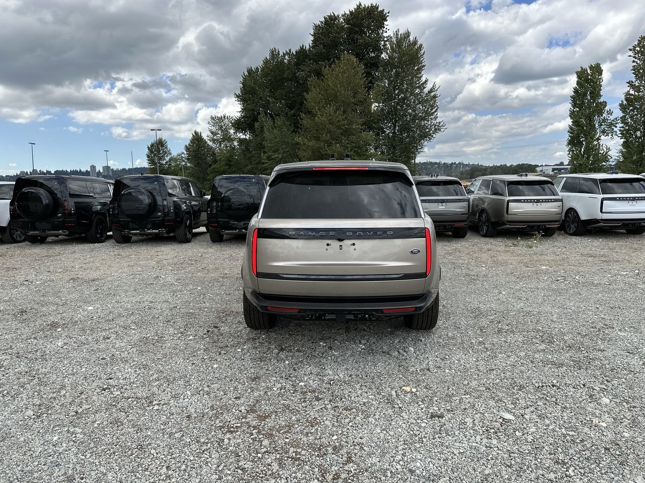New 2023 Batumi Gold Premium Metallic Land Rover SE SWB image 7