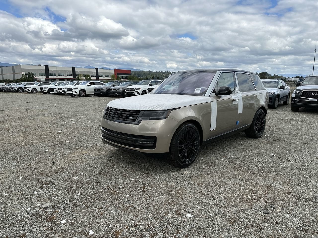 New 2023 Batumi Gold Premium Metallic Land Rover SE SWB image 4