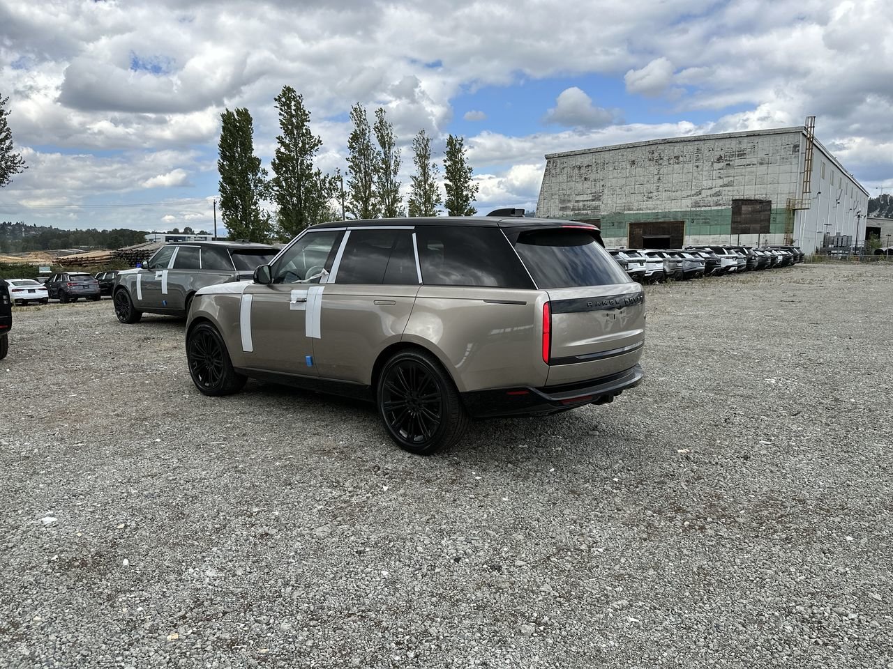 New 2023 Batumi Gold Premium Metallic Land Rover SE SWB image 6