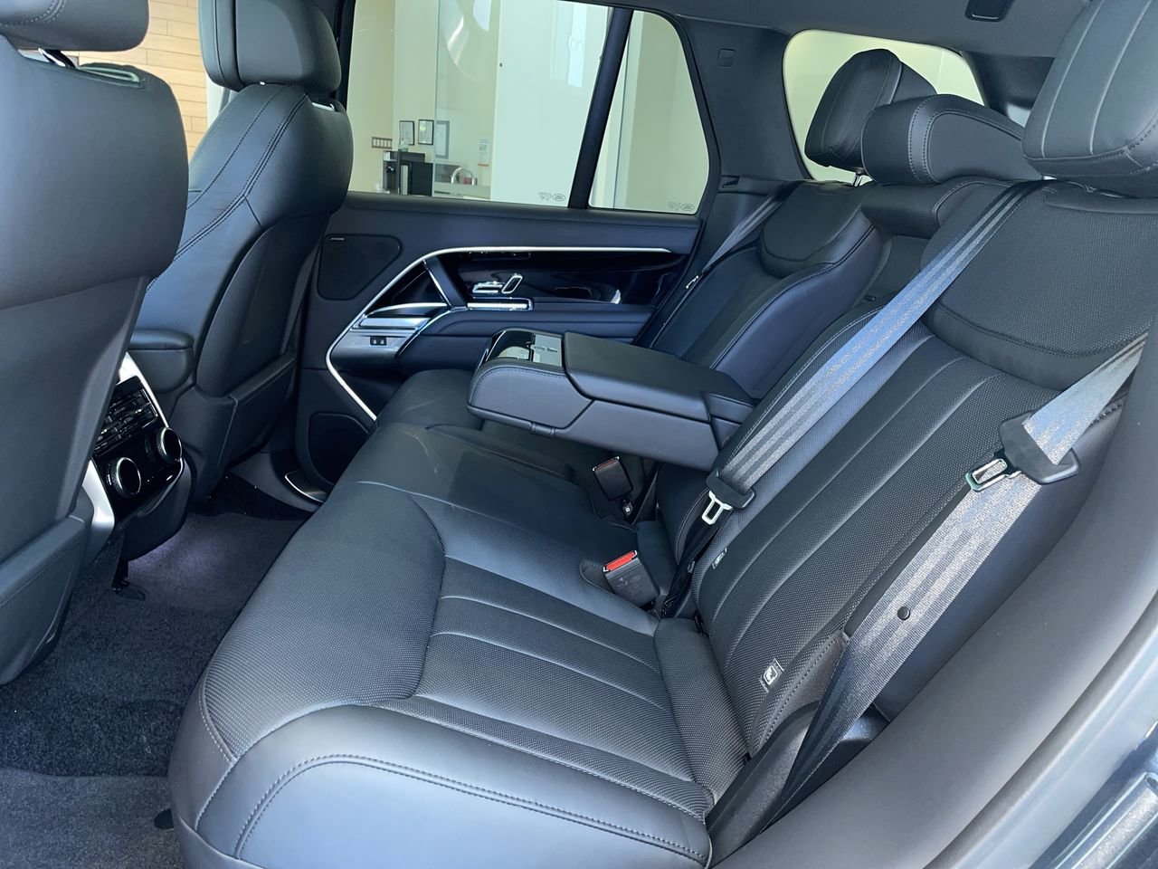 New 2023 Carpathian Grey Premium Metallic Land Rover SE SWB image 31