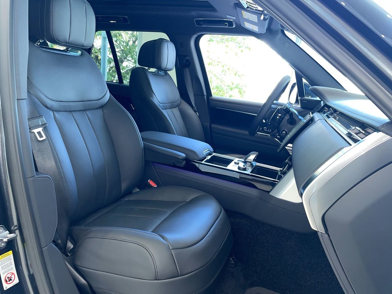 New 2023 Carpathian Grey Premium Metallic Land Rover SE SWB image 33