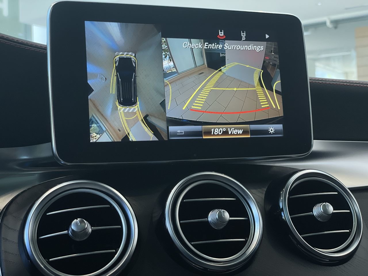 Used 2019 Obsidian Black Met Mercedes-Benz 4MATIC SUV image 25