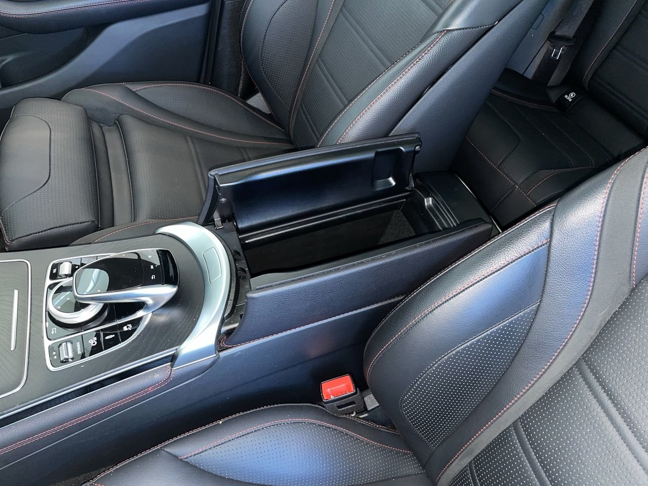 Used 2019 Obsidian Black Met Mercedes-Benz 4MATIC SUV image 29