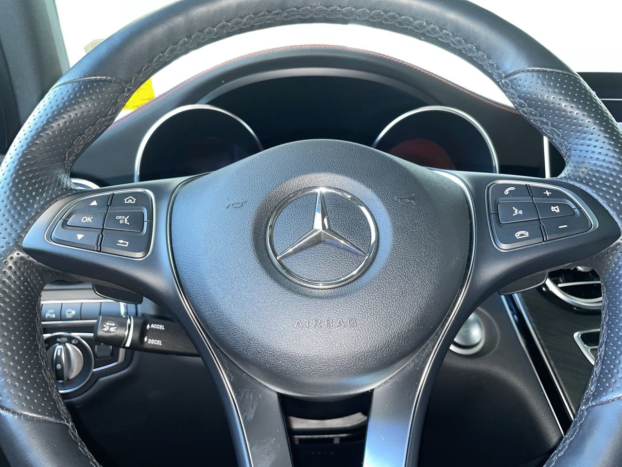 Used 2019 Obsidian Black Met Mercedes-Benz 4MATIC SUV image 22