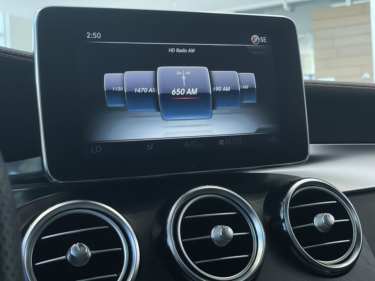 Used 2019 Obsidian Black Met Mercedes-Benz 4MATIC SUV image 24