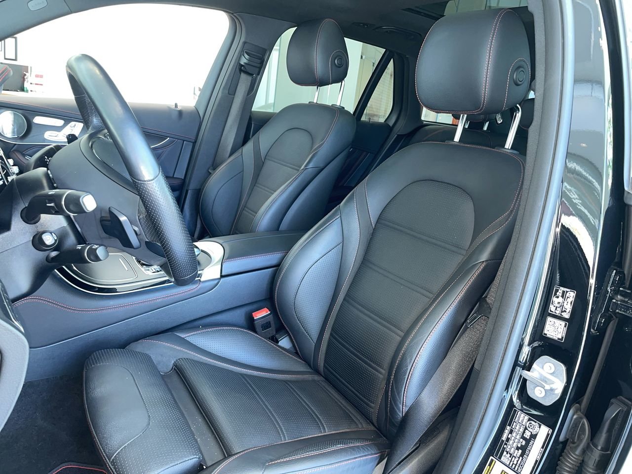 Used 2019 Obsidian Black Met Mercedes-Benz 4MATIC SUV image 19
