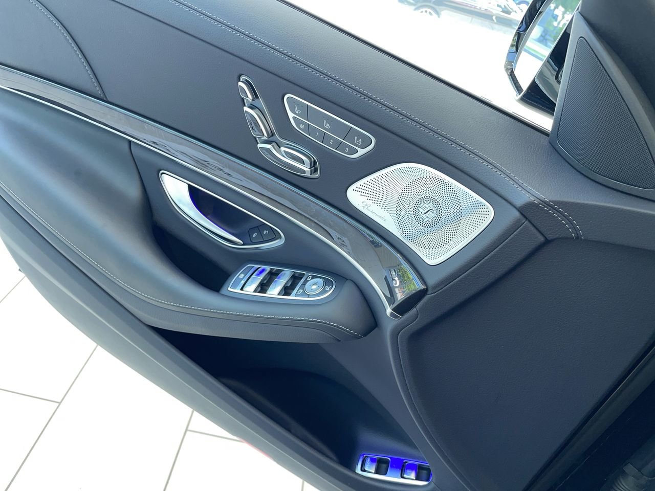 Used 2020 Obsidian Black MET Mercedes-Benz Sedan (LWB) image 21