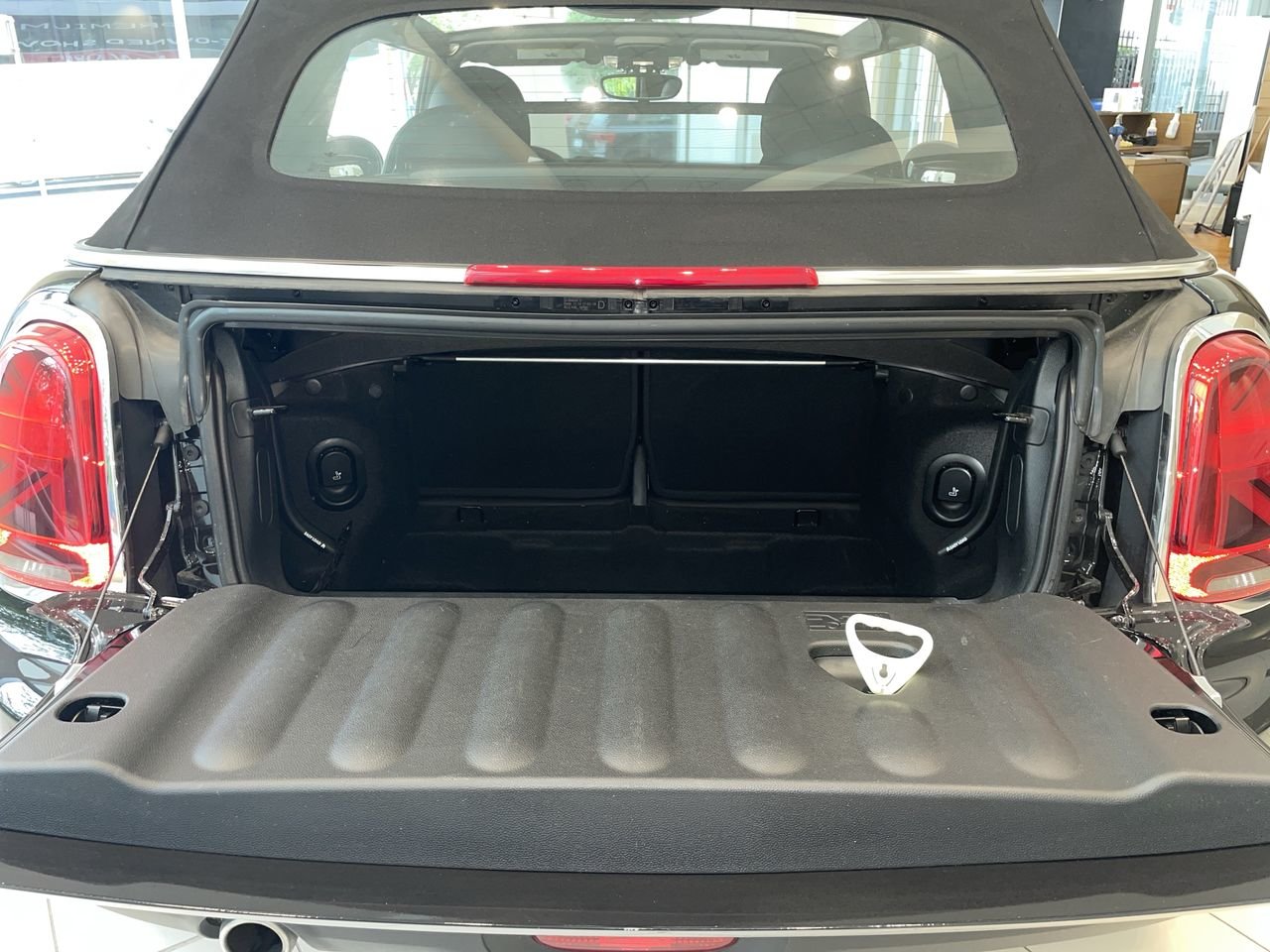 Used 2019 BLACK MINI Cooper image 32