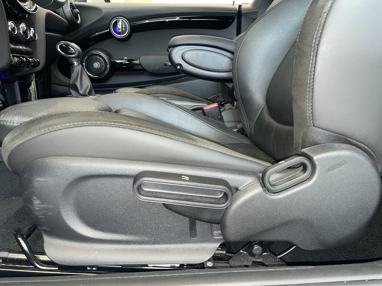 Used 2019 BLACK MINI Cooper image 20