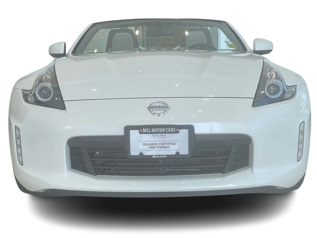 Used 2019 White Nissan 6sp image 3