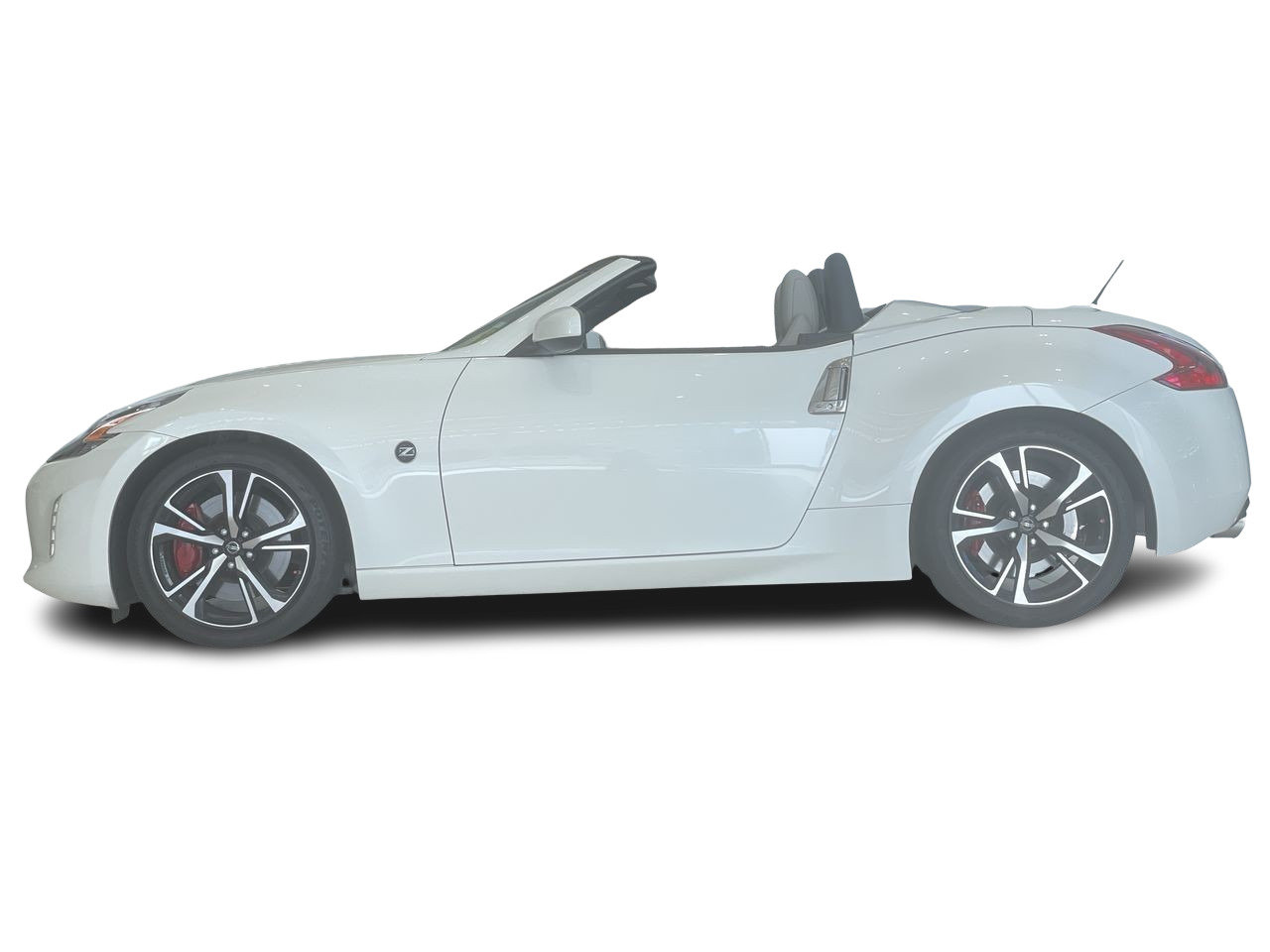 Used 2019 White Nissan 6sp image 7