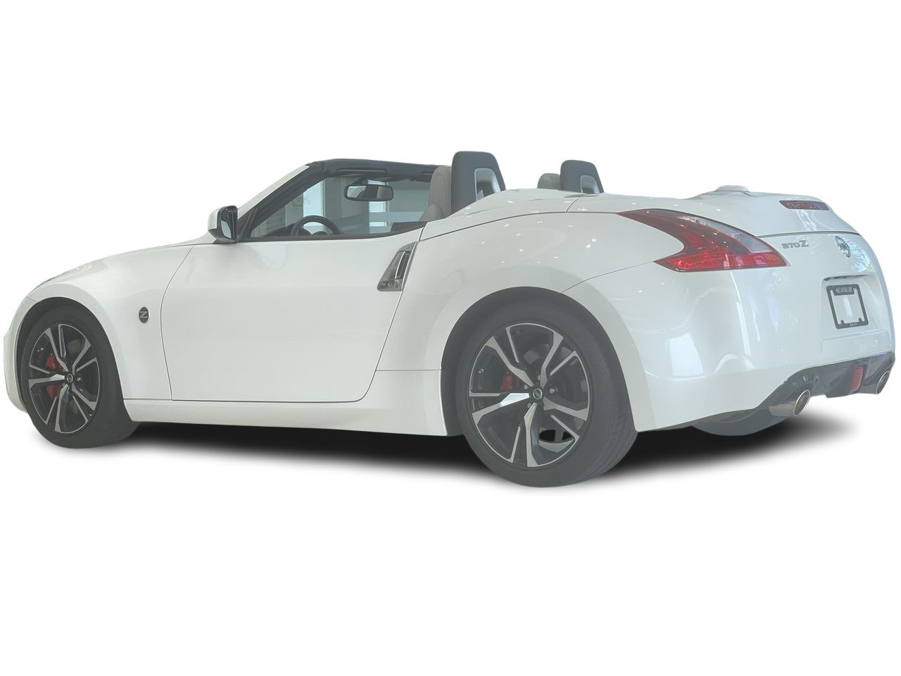 Used 2019 White Nissan 6sp image 8