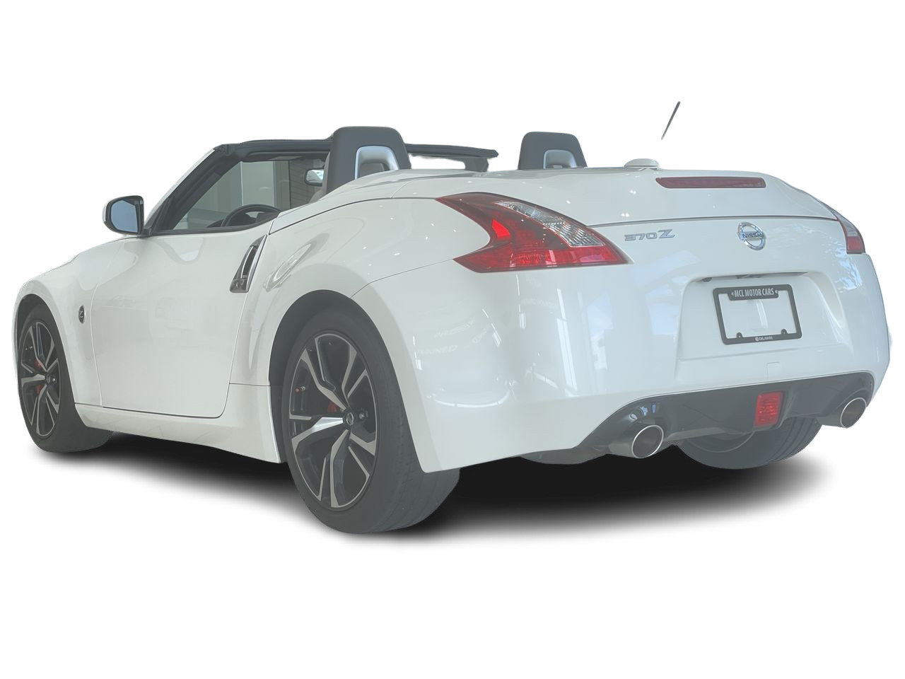 Used 2019 White Nissan 6sp image 9