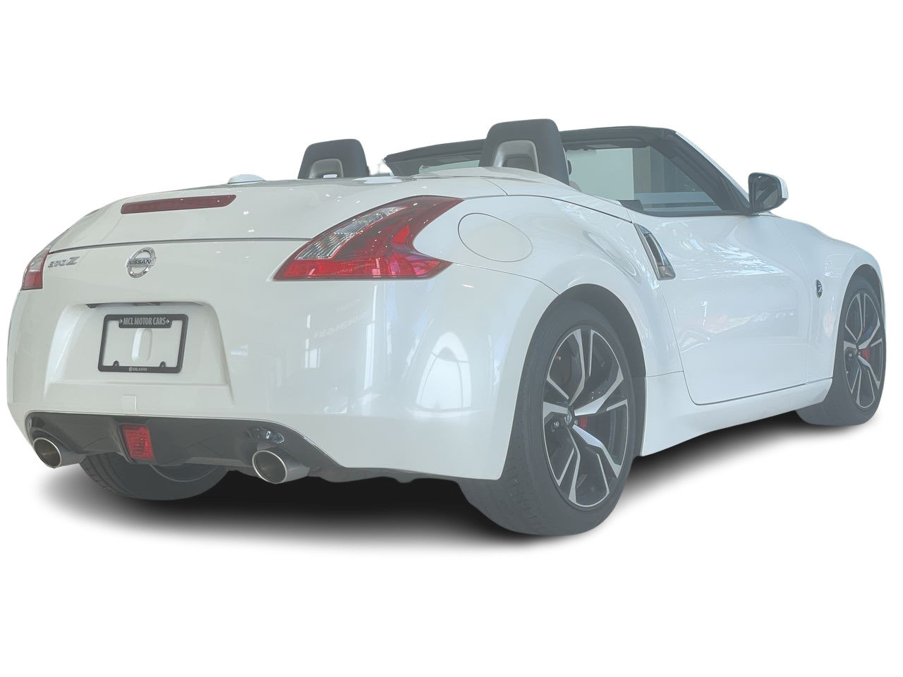 Used 2019 White Nissan 6sp image 13